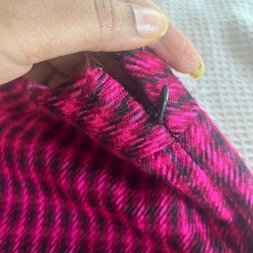 Kate Hill Stylish Pink and Black Houndstooth Skirt - Picture 3 of 6